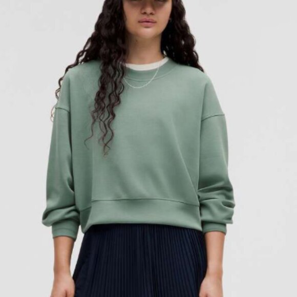 93. Lululemon Softstreme Perfectly Oversized Cropped Crew - Picture 1 of 5